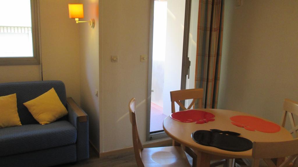 Promenade Des Bains Apartment Saint-Raphaël Rum bild